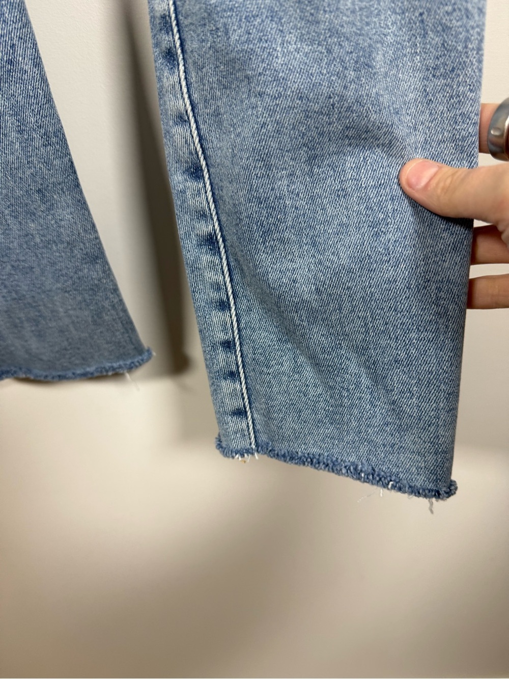 GOOD AMERICAN | Good Legs Icon Crop Distressed Straight Blue Jeans Size 6/28 - Picture 5 of 5